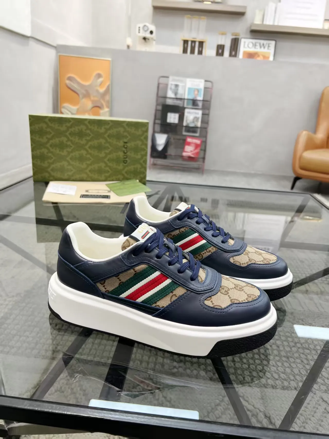 P440 new men's shoes GUCCI [Lightning] latest shoes are shipped. Original quality, fashionable, special materials, sheepskin lining, new packaging. The foot feels super comfortable and the workmanship is impeccable. Size: 38-45